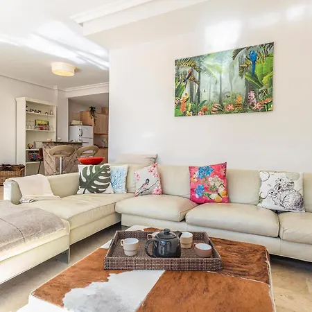 2 Bedroom Stunning In *