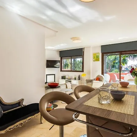 2 Bedroom Stunning In Apartment *